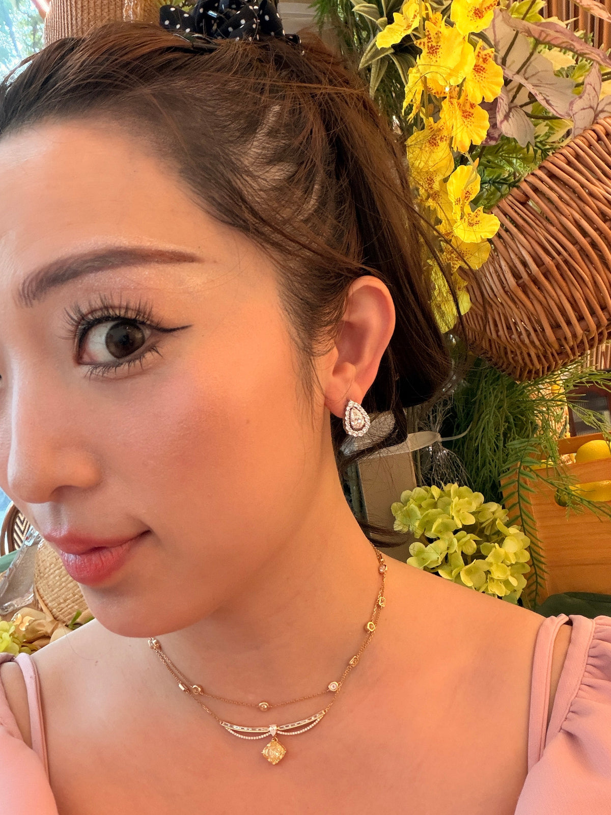 Shiningvivila Inner Light earrings