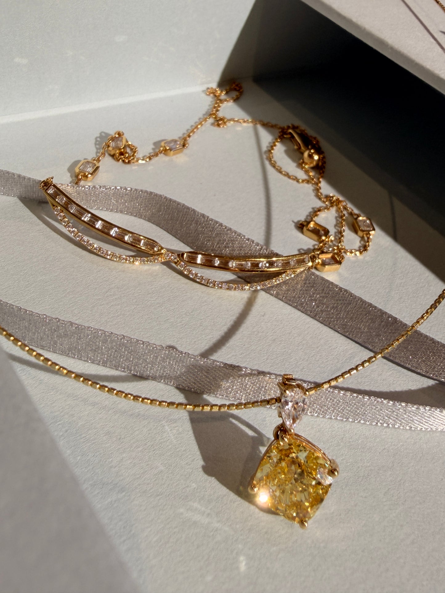 Shiningvivila lab grown luck yellow diamonds necklace (yellow pendant can be taken off)
