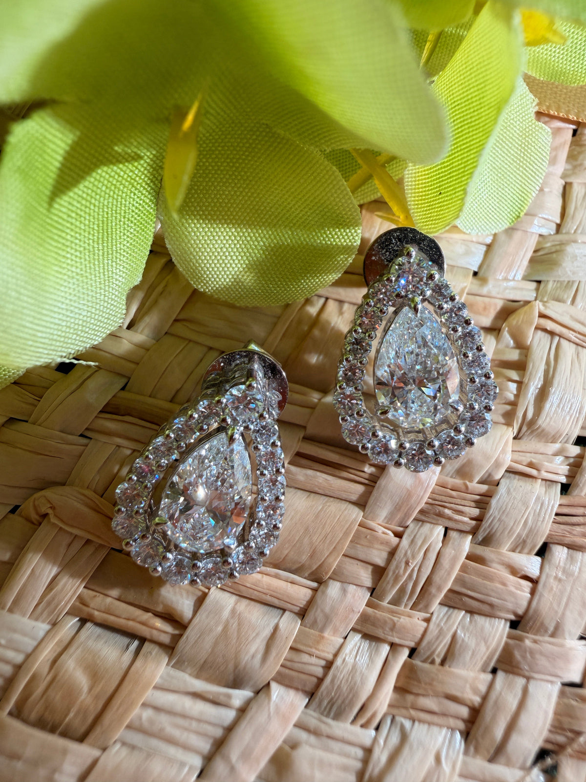 Shiningvivila Inner Light earrings