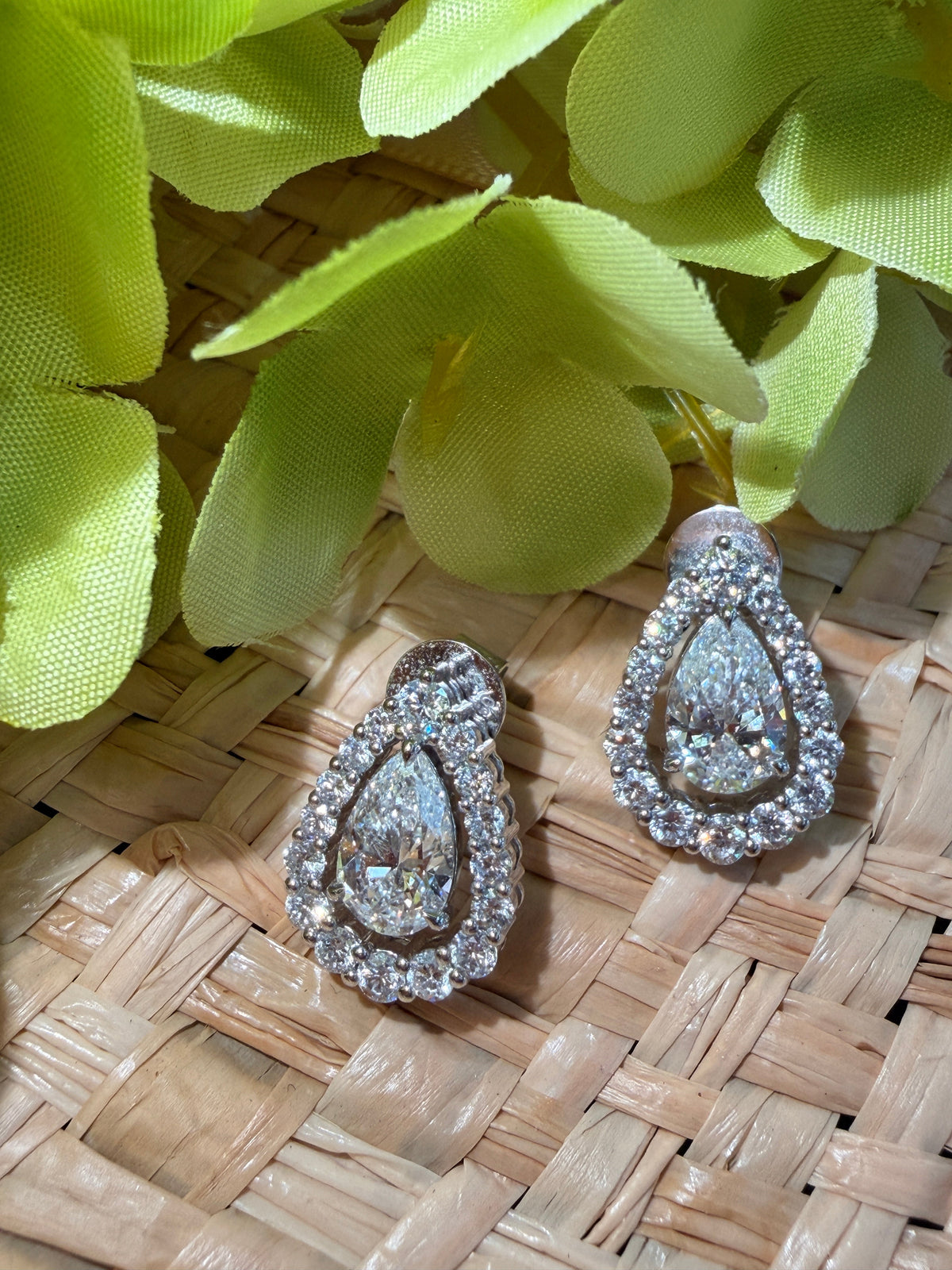 Shiningvivila Inner Light earrings