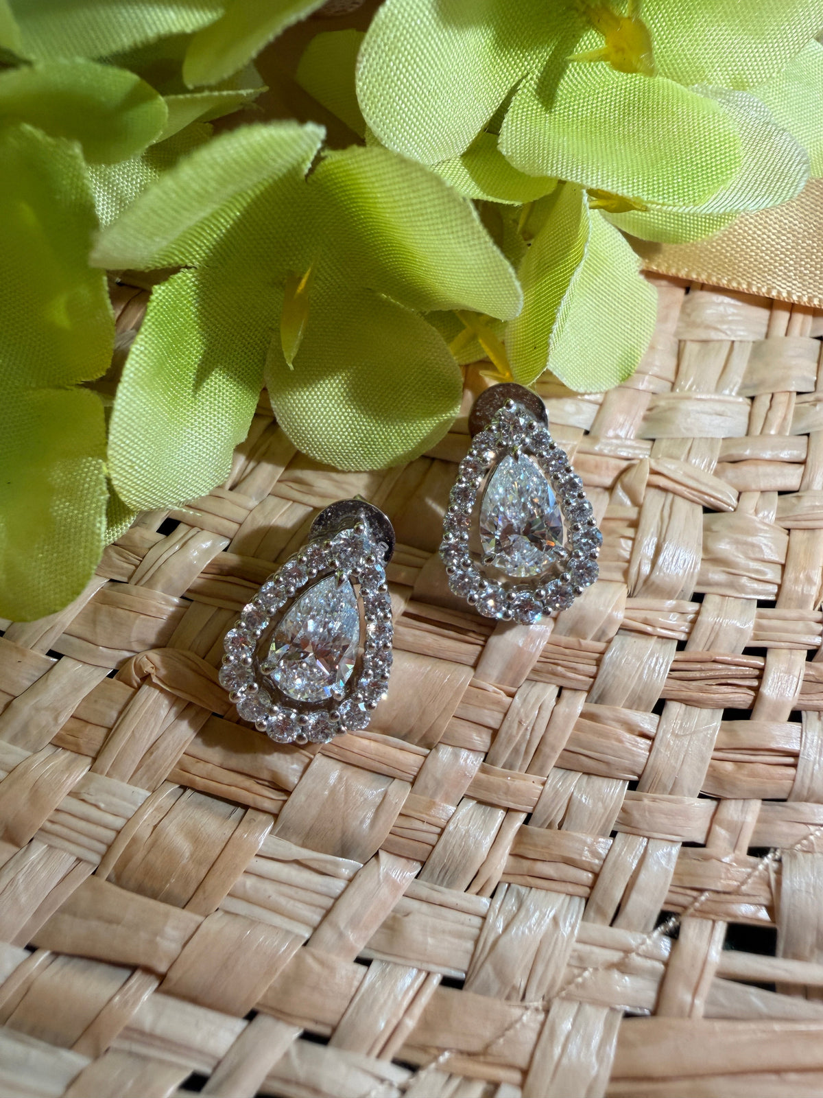 Shiningvivila Inner Light earrings
