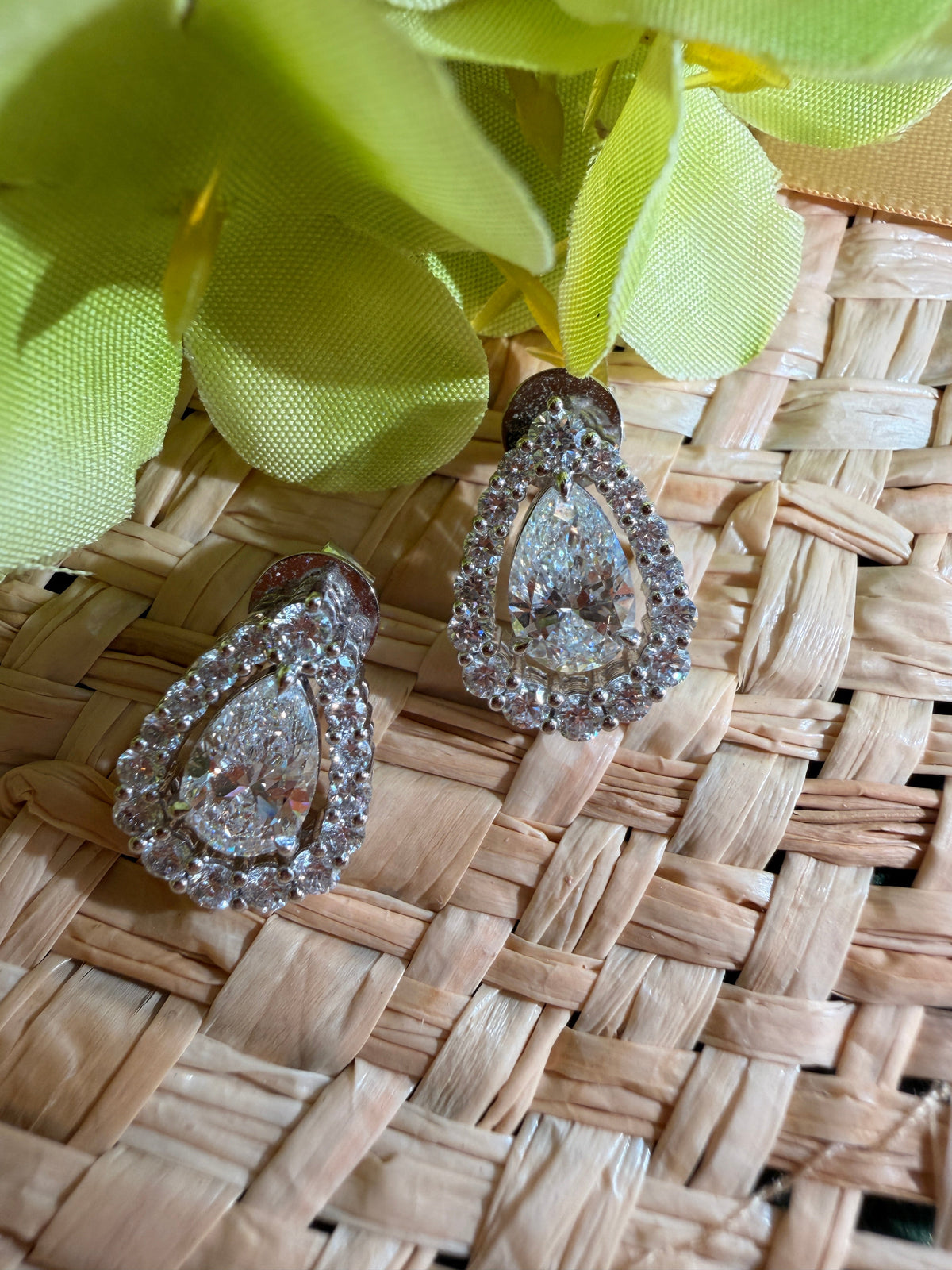 Shiningvivila Inner Light earrings