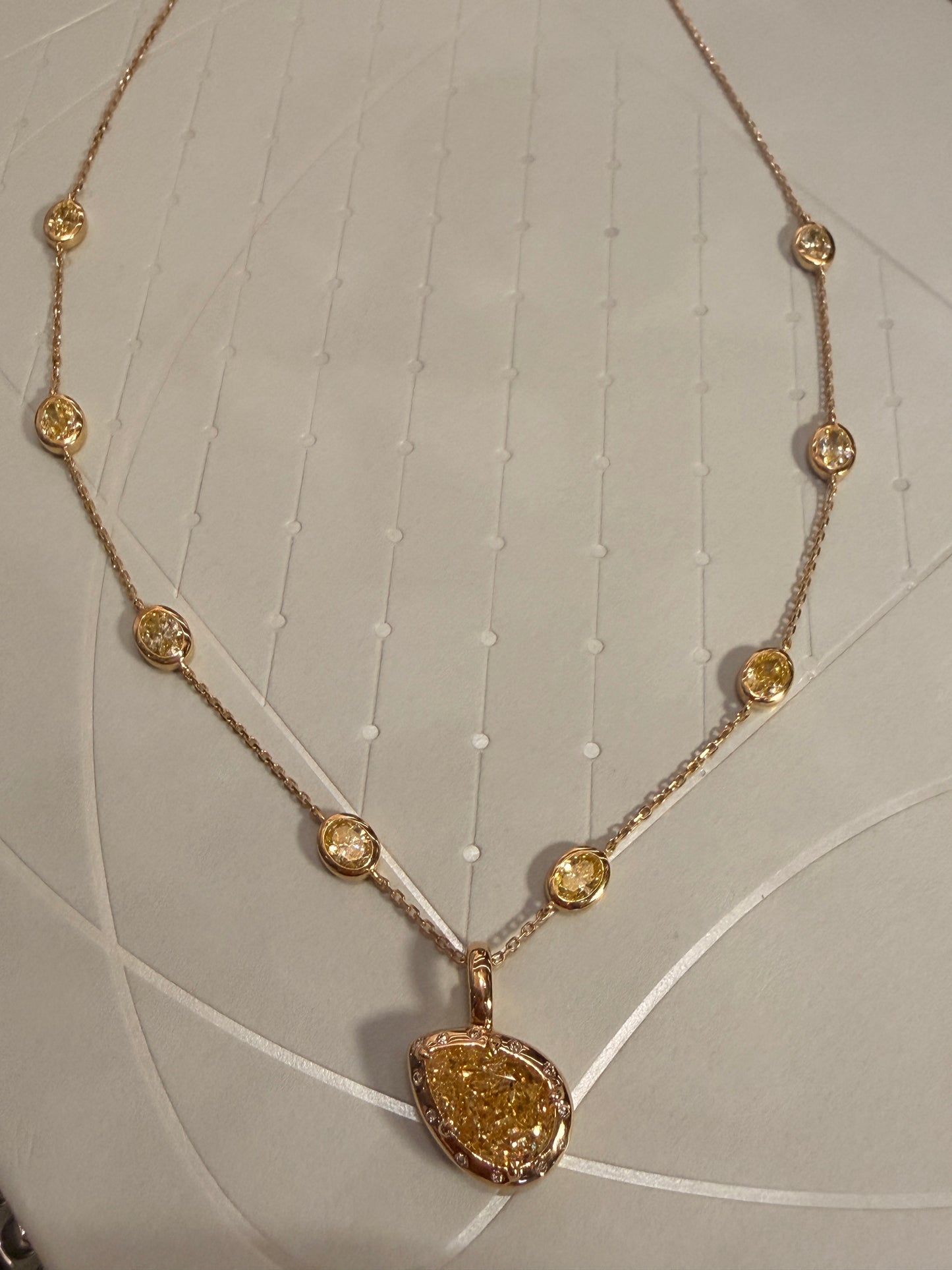 Shiningvivila lab grown fancy yellow pear diamond pendant (chains are not included)