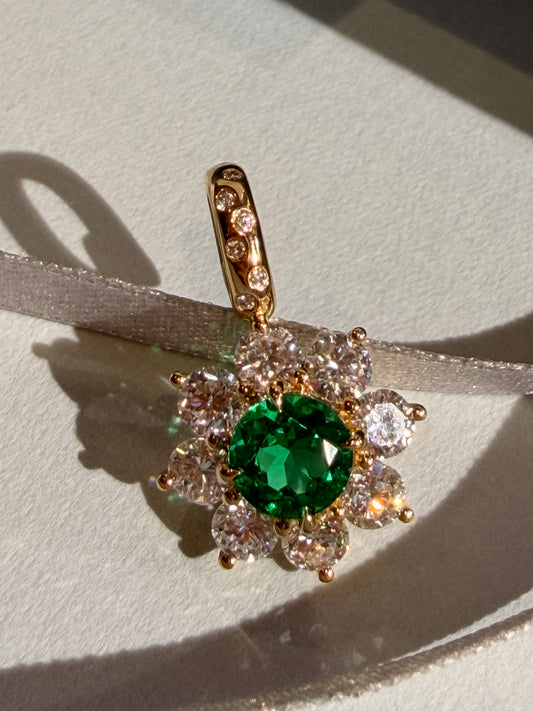 Shiningvivila emerald green shiny bloom flowers pendant (chain not included)