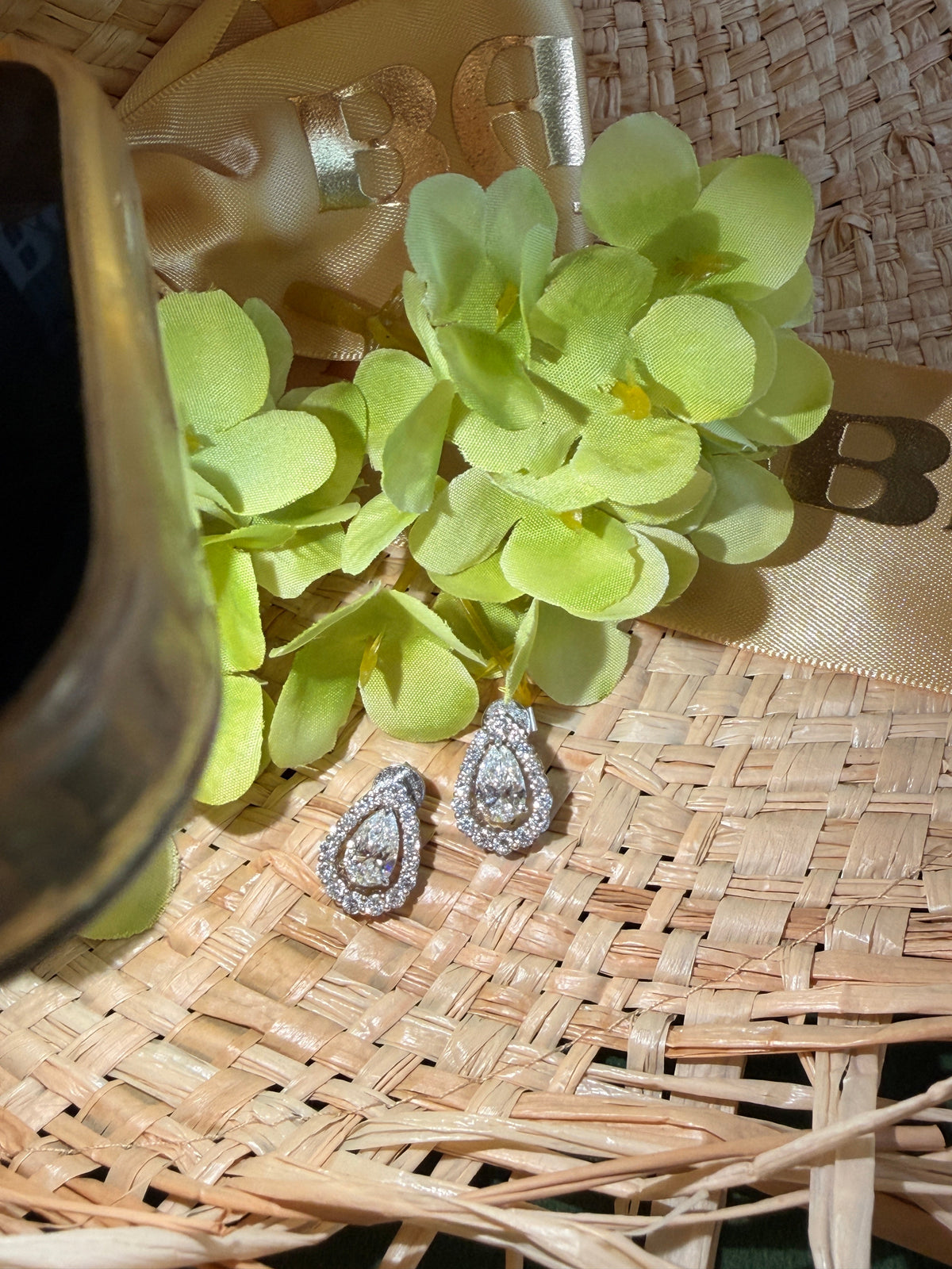 Shiningvivila Inner Light earrings