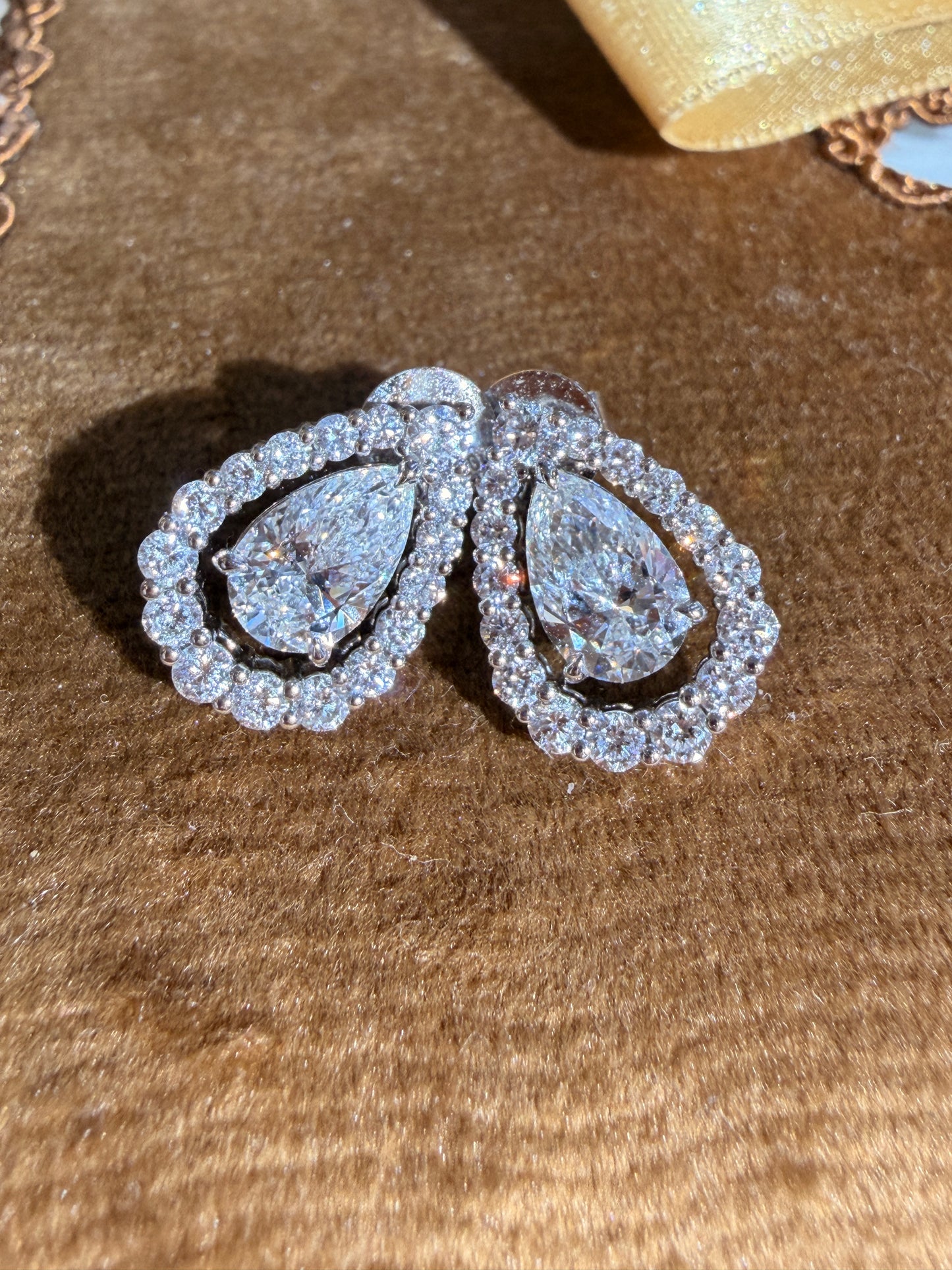 Shiningvivila Inner Light earrings